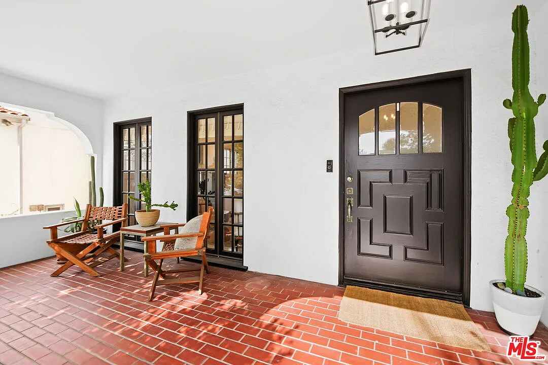 3 bed, 2.0 bath, 1838 sqft, $10,000 — Photo 4
