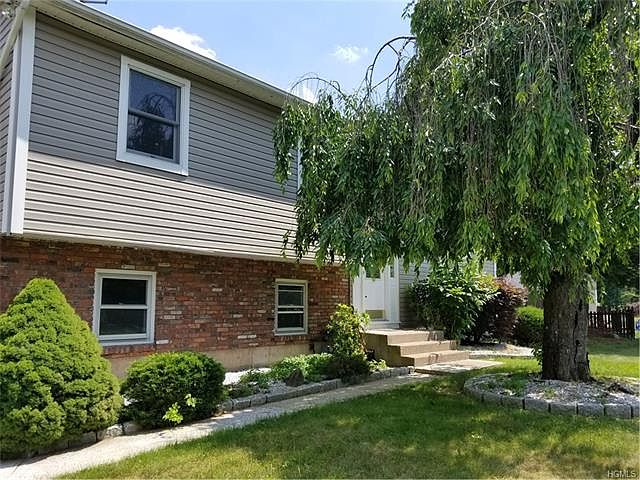 1st image of 4 Ashwood Ln