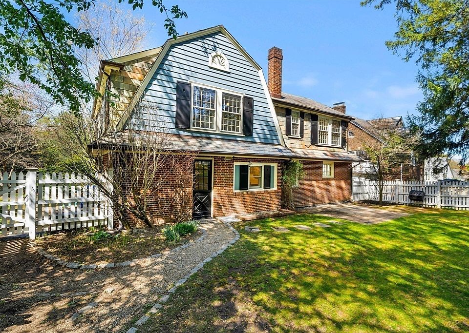 1st image of 292 Pond St