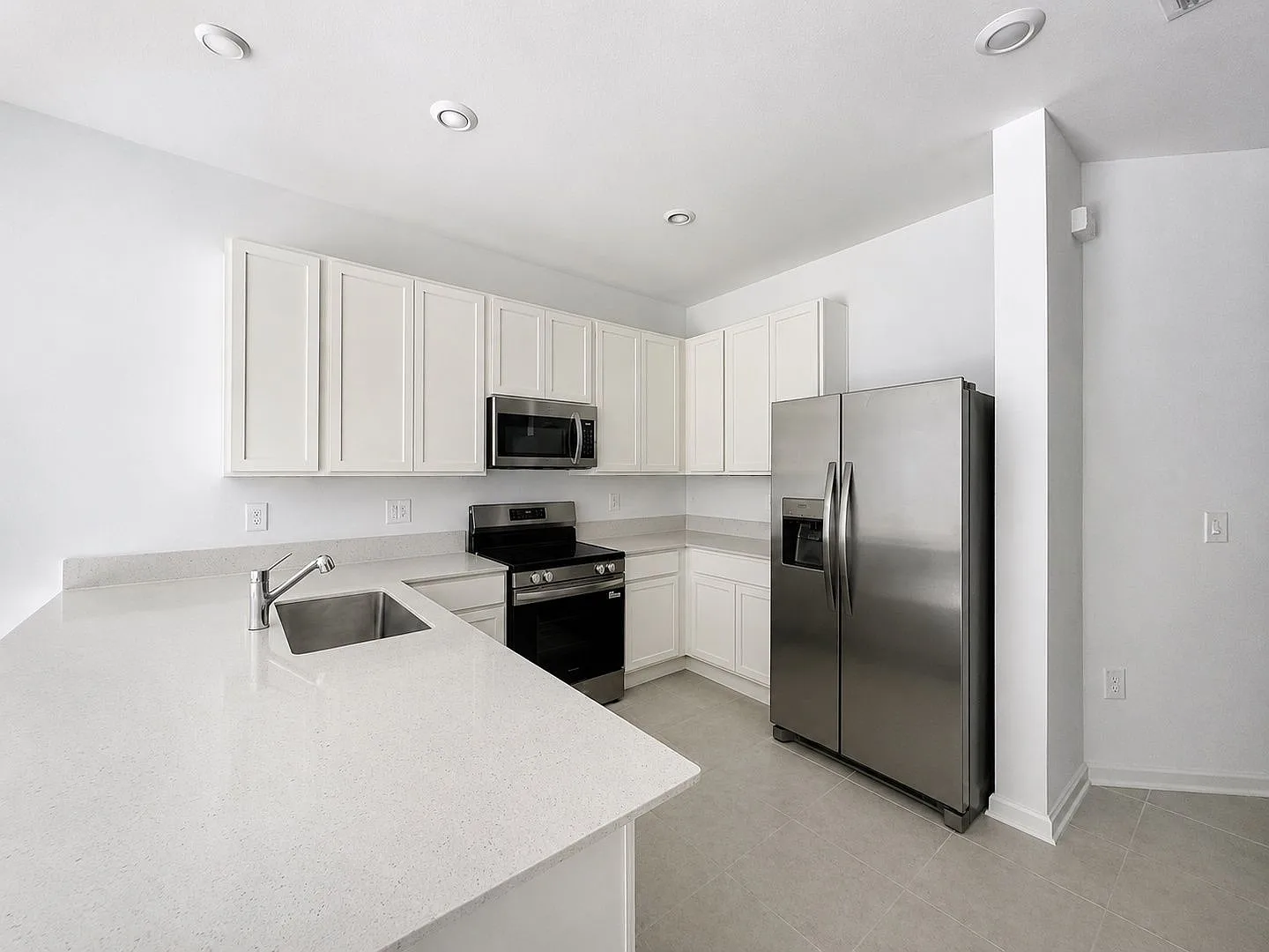 3 bed, 2.5 bath, 1834 sqft, $2,600 — Photo 4