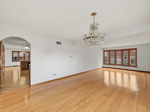 3rd image of 4700 N Chester Ave