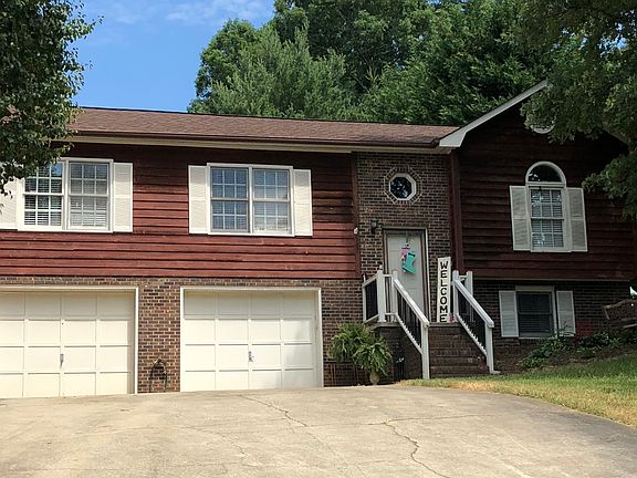 2nd image of 3340 Peachtree Pl