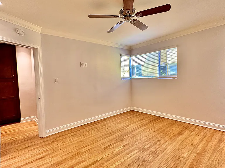 3172 S Barrington Ave #102 — Photo 11