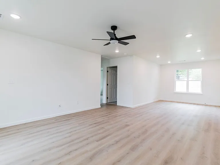 1802 S 14th Pl — Photo 5
