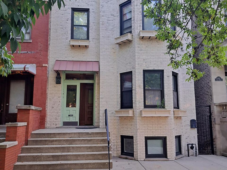 Beautiful Brick 2 Flat with Nice Front area for Entertaining and Grilling.