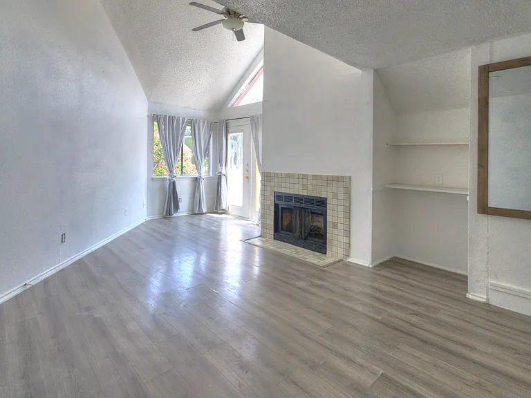 9827 Walnut St #205 — Photo 3