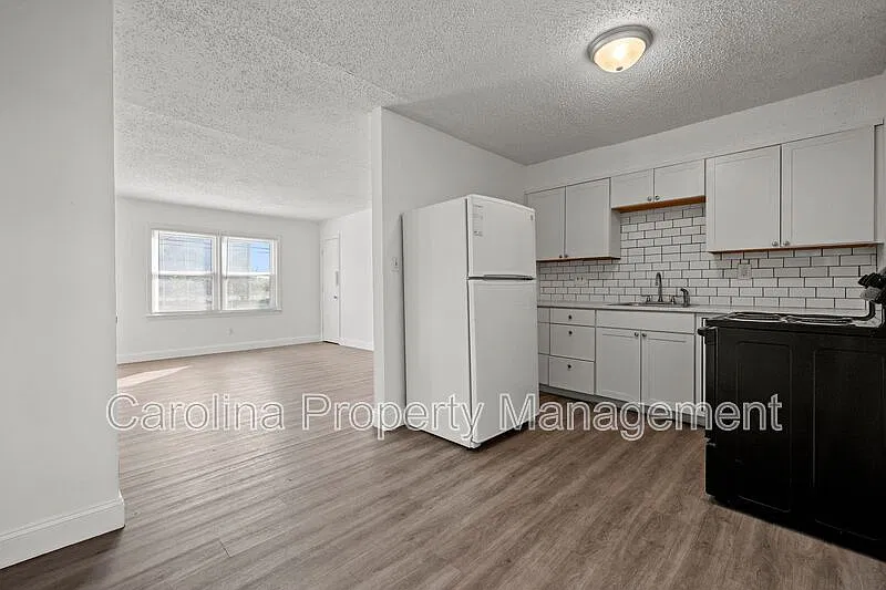 2 bed, 1.0 bath, $1,395 — Photo 2