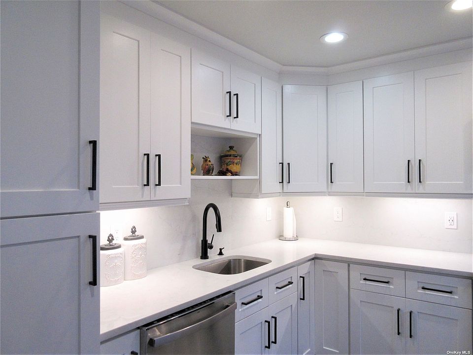 1st image of 29 Springwood Dr