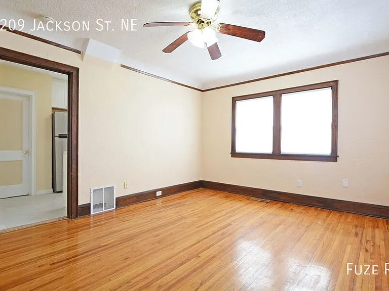 2209 Jackson St NE — Photo 4