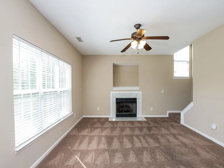 326 McGinn Grove Dr — Photo 2