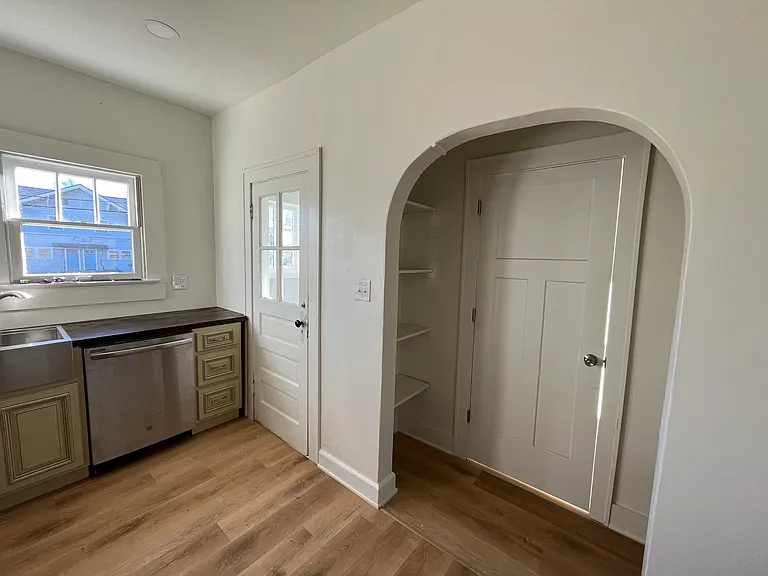 3419 Broadway St — Photo 6