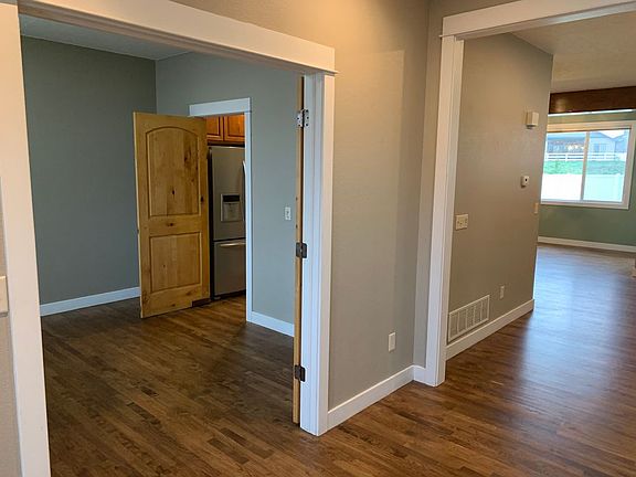 4th image of 661 Babine Ct