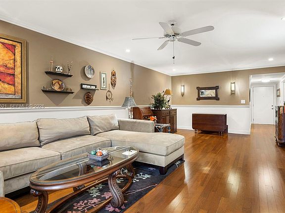 4th image of 6815 Edgewater Dr APT 202