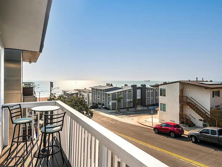 208 Marine Ave — Photo 8