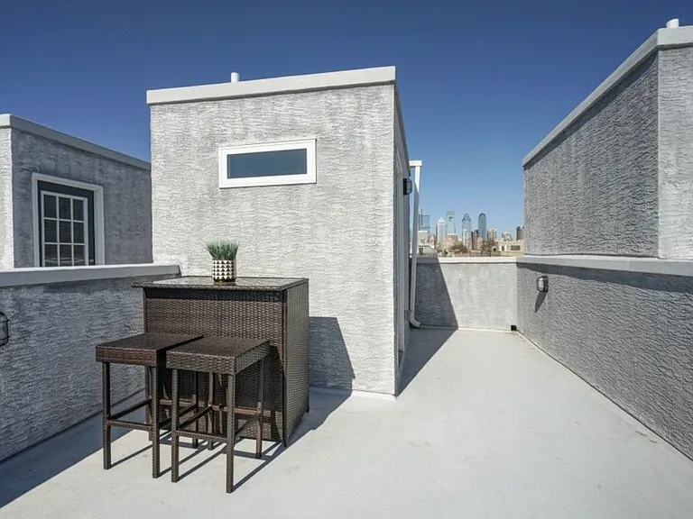 1833 Gerritt St — Photo 30