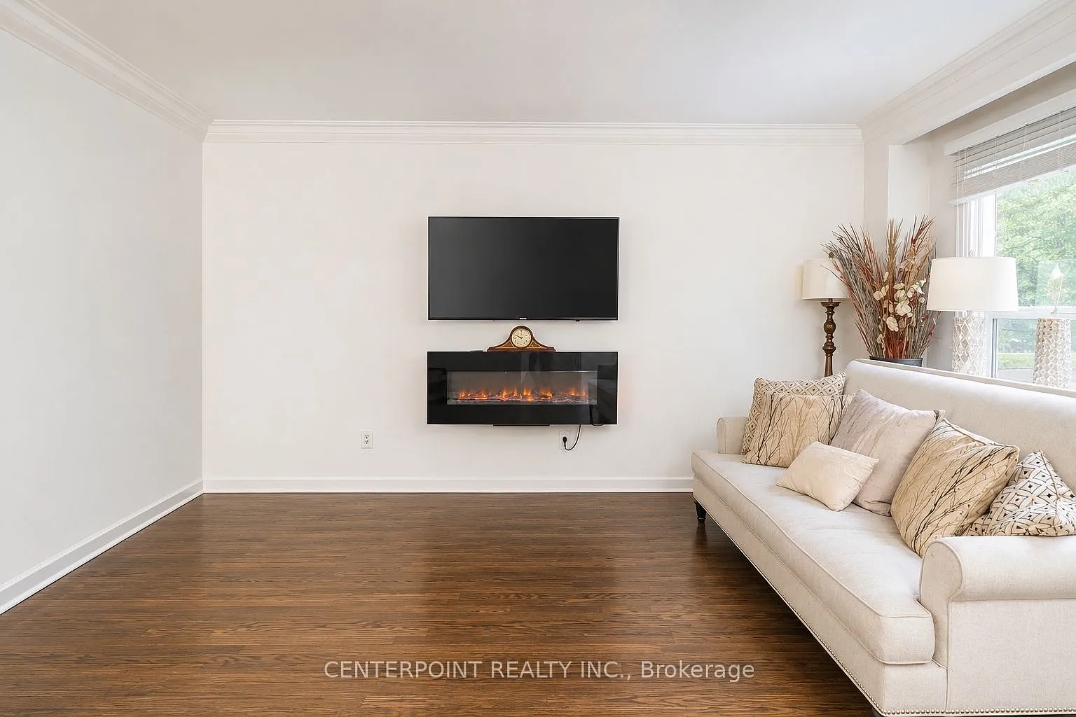 6 bed, $5,700 — Photo 2