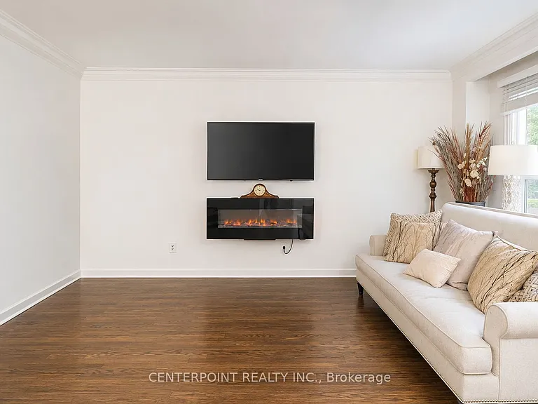 7 Elliott Ave — Photo 2
