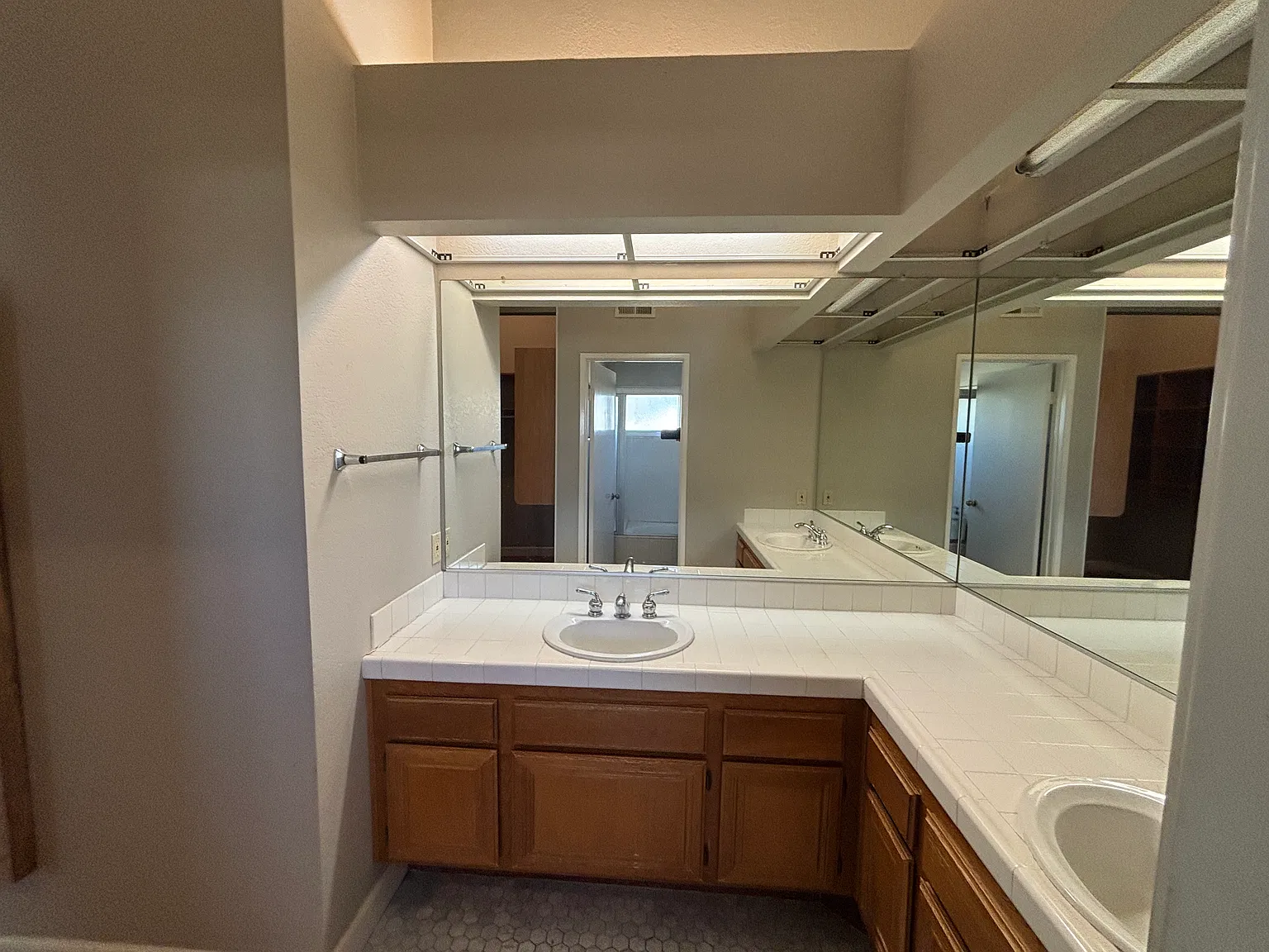 4 bed, 1735 sqft, $4,800 — Photo 4