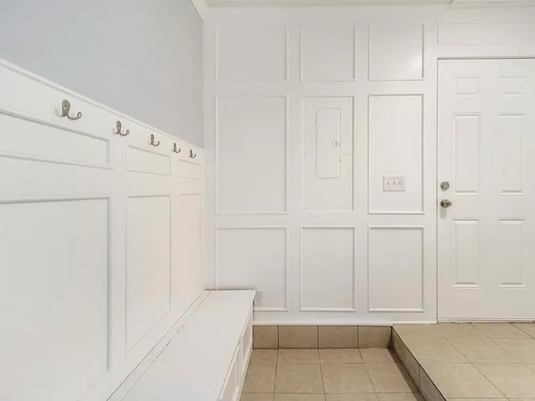 1037 Mobile Cir — Photo 16