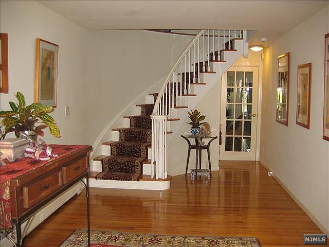 2nd image of 185 Harrison St