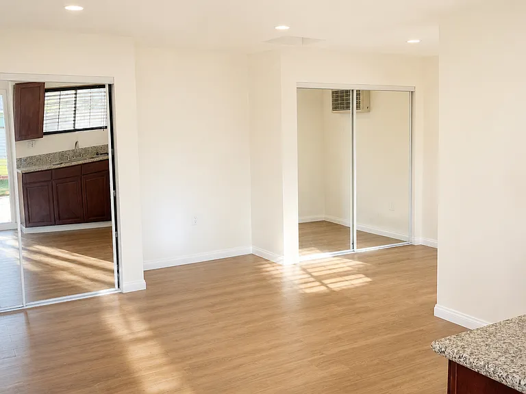 Detached bonus workspace / storage / creative space