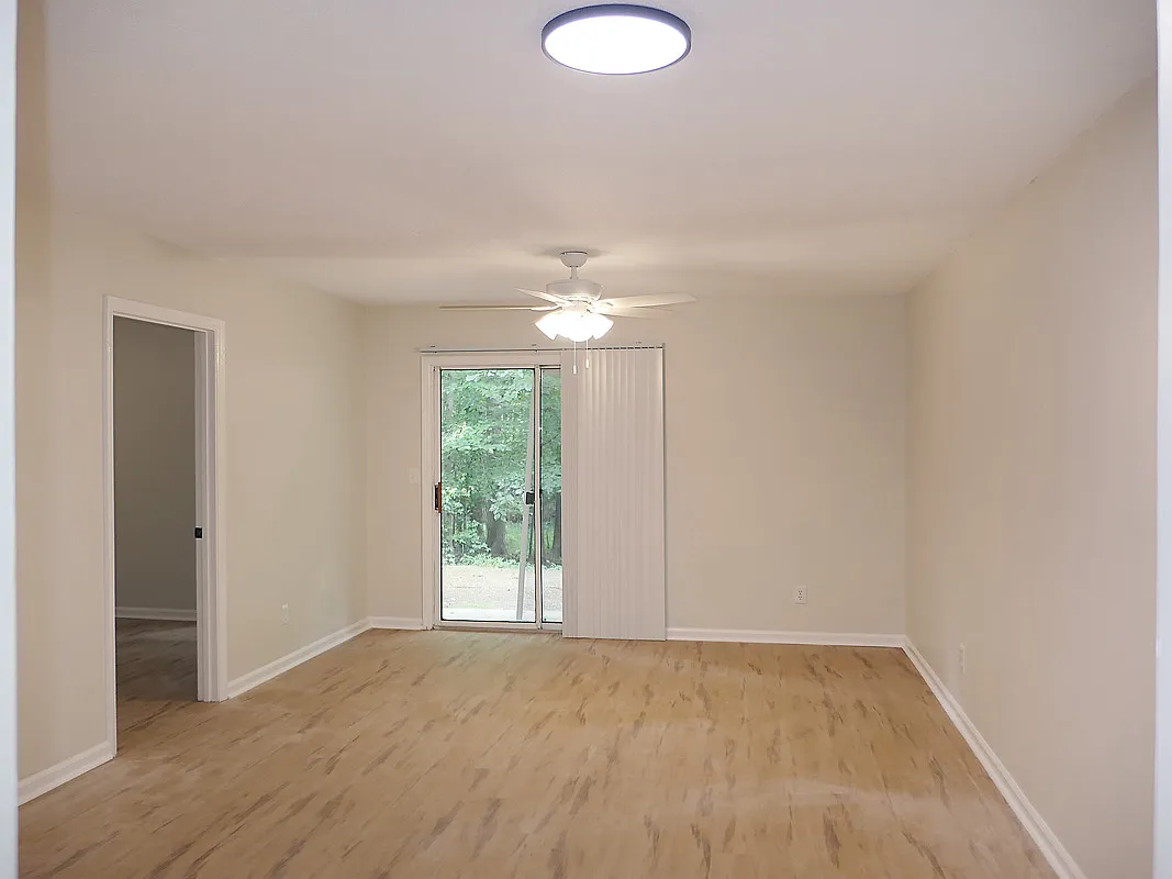 2 bed, 1.5 bath, 850 sqft, $1,050 — Photo 4