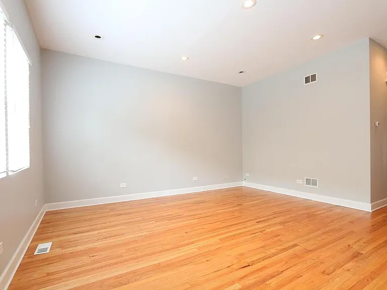 1940 S Carpenter St #1 — Photo 15