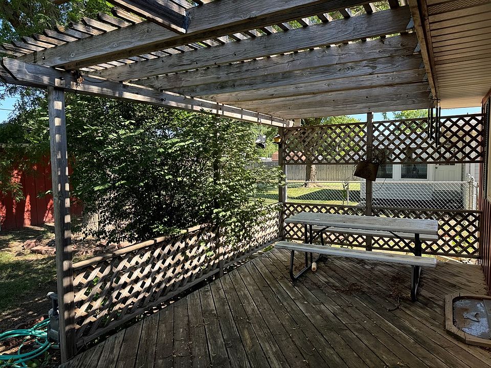 2nd image of 2623 Robin Rd