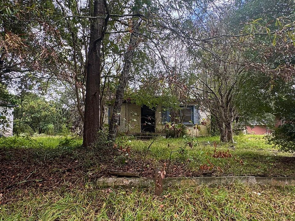 2nd image of 829 Railroad Avenue