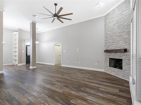 4th image of 323 Brighton Ln