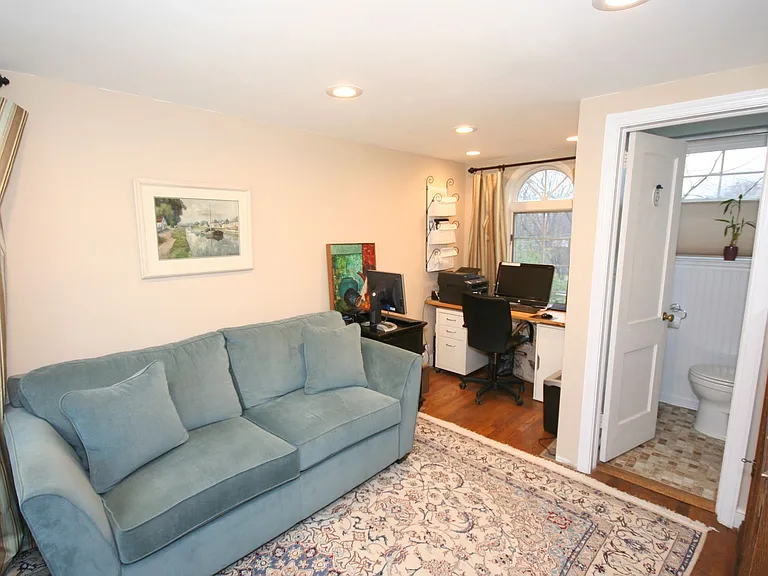 2626 N Quantico St — Photo 9