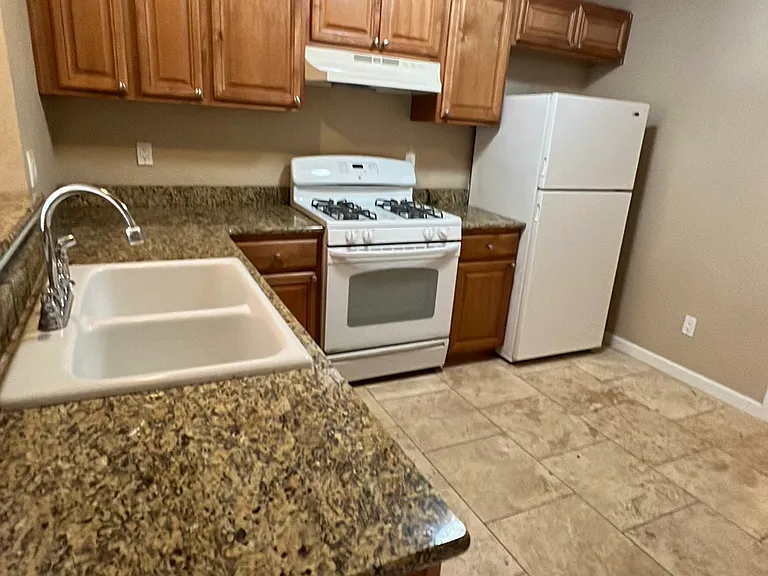 2049 Riverside Ave #5 — Photo 3