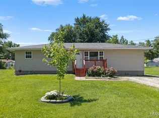 228 Willowrun Dr, Moro, IL 62067