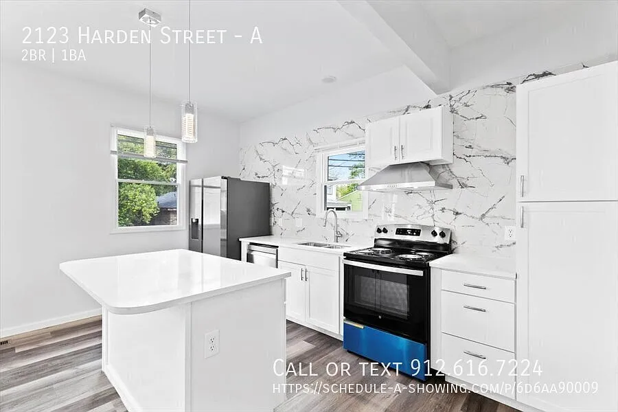 "2-Bed Duplex Retreat in Savannah 1000 Sq Ft of Comfort at 2123 Harden St!" — Photo 3