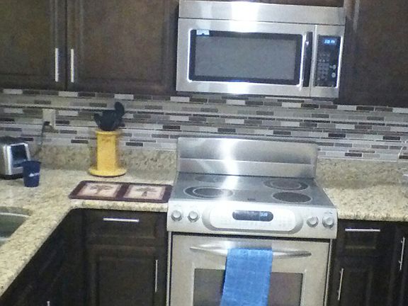 4th image of 1335 Windsor Dr