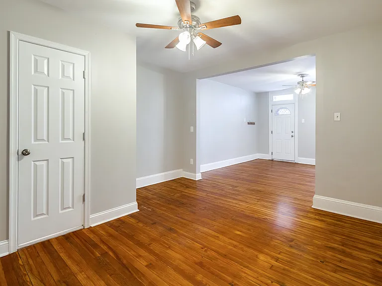 129 Krams Ave — Photo 9