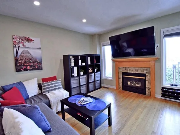 105 Tall Oak Private, Ottawa, ON K1G 6T3