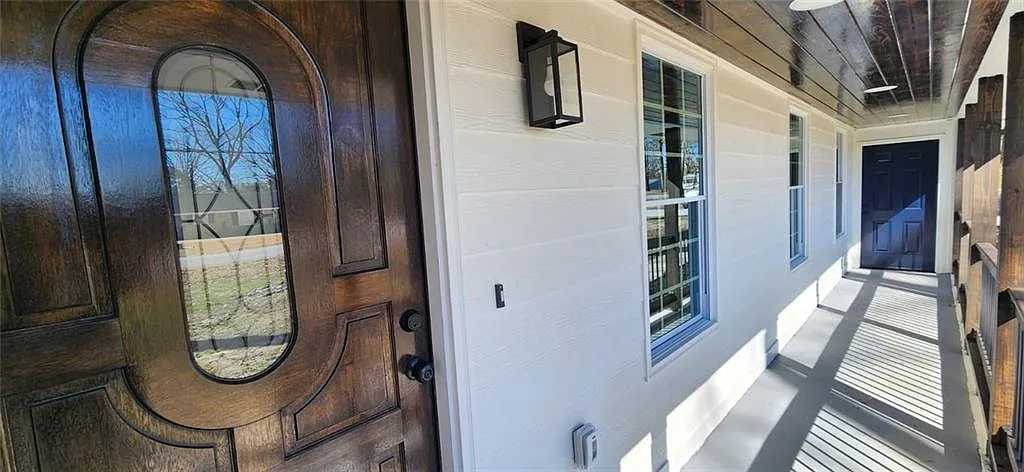 4 bed, 2.0 bath, 2297 sqft, $2,450 — Photo 3