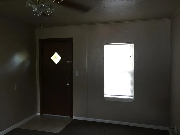 102 W Linn St #2 — Photo 2