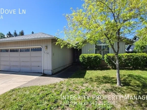 1742 Dove Ln, Medford, OR 97501