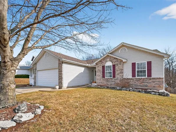 978 S Brampton Dr, Saint Charles, MO 63304