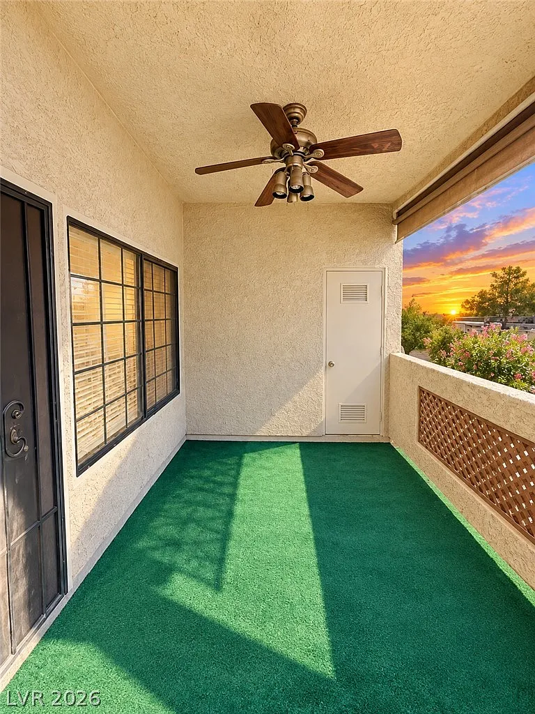 2 bed, 2.0 bath, 1056 sqft, $1,330 — Photo 2