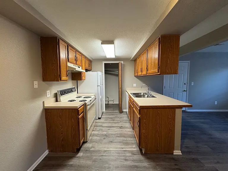 551 W Prentice Ave — Photo 11