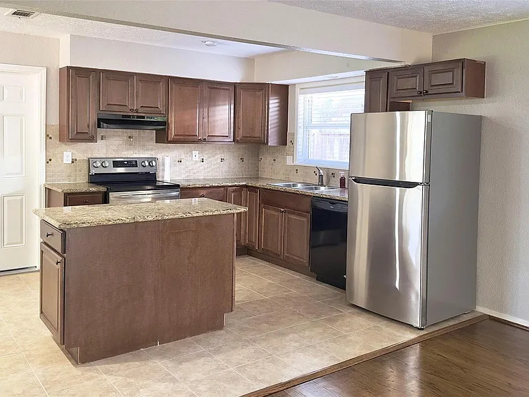 1418 Murrayhill Dr — Photo 10
