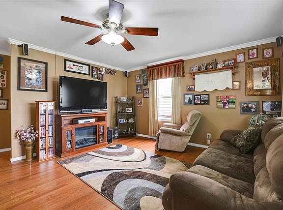 3rd image of 2900 Saratoga St