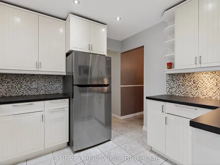 6166 Wildrose Cres #UPPER — Photo 13
