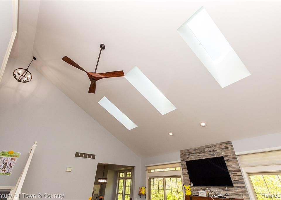 1st image of 7305 Gateway Dr #7305
