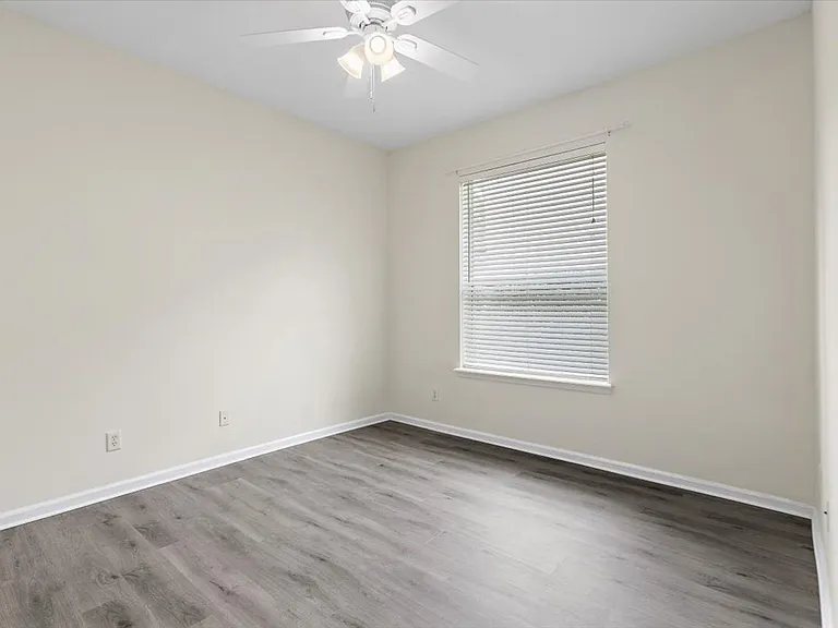 8884 Hampton Landing Dr E — Photo 21