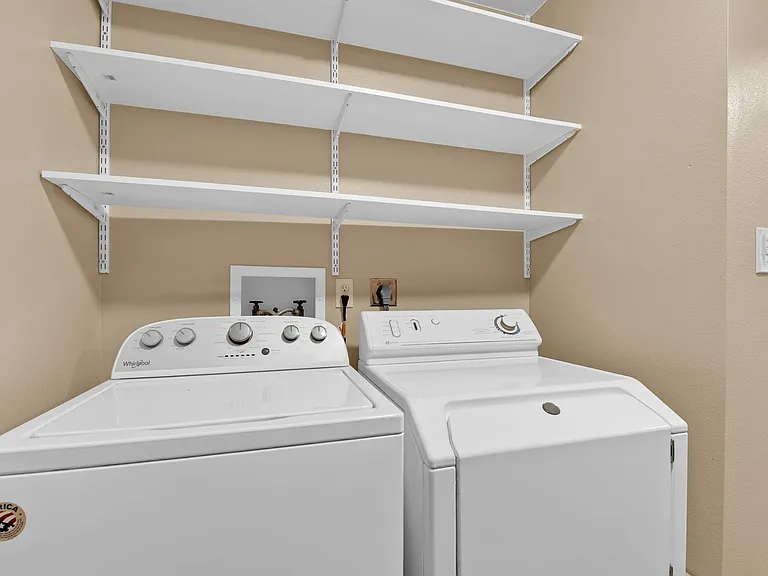 4618 Excalibur Ct — Photo 28