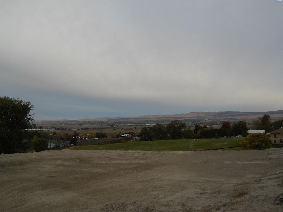 2nd image of 1308 W Pax Ct